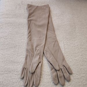 Vintage Beige Nylon Gloves